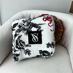Victoria's Secret LIMITED EDITION Holiday Sherpa Throw Blanket